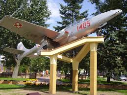 File:Mońki. Pomnik samolot 2.JPG - Wikimedia Commons